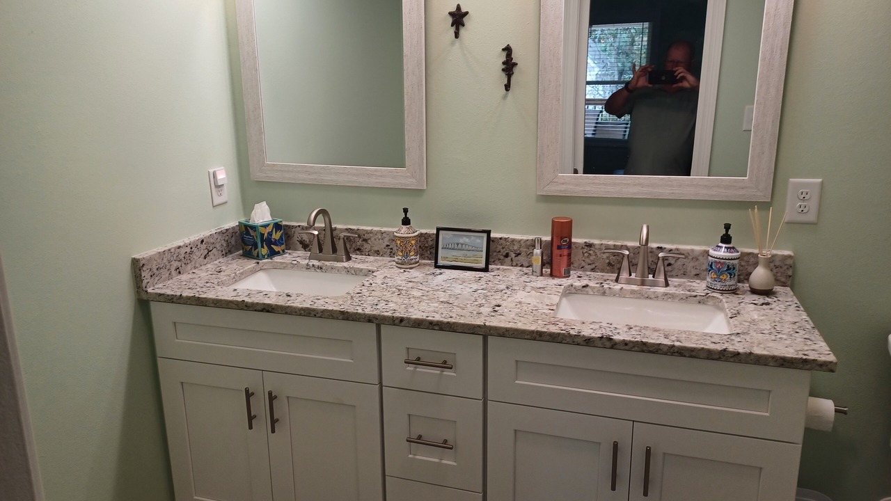 Photo of Bathroom in Pass Drury