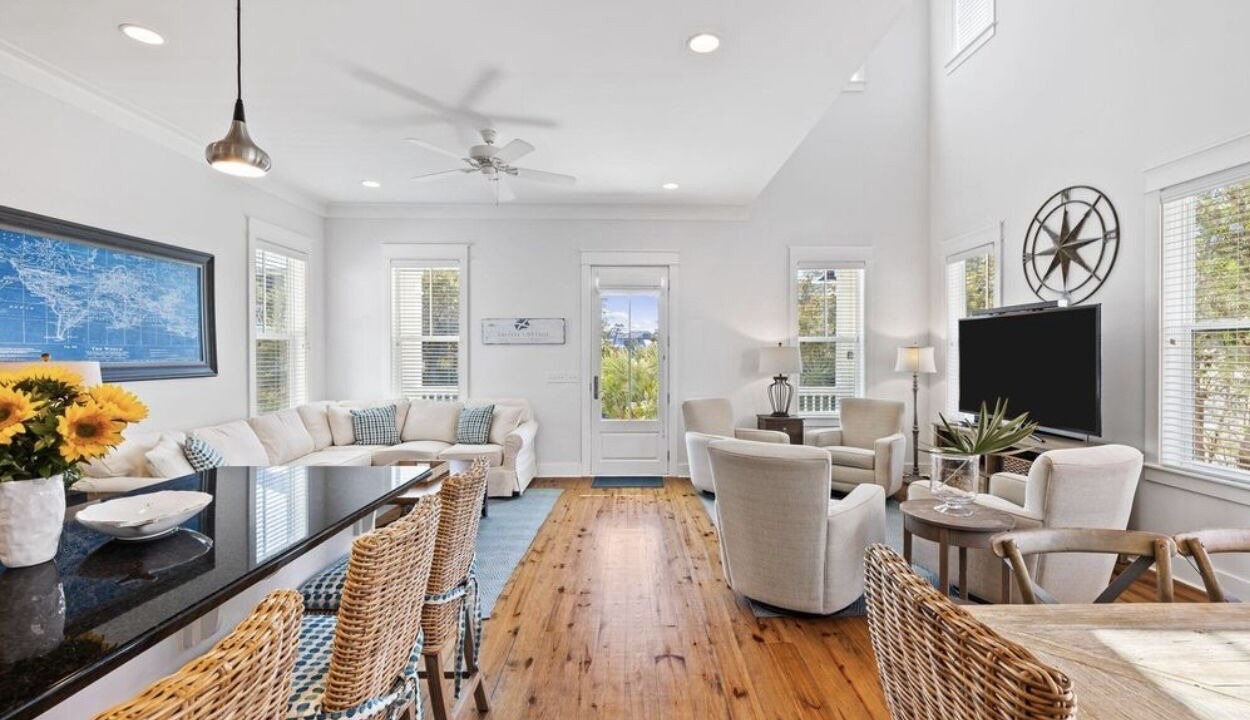 Photo of Livingroom in Lakeside at Blue Mountain Beach