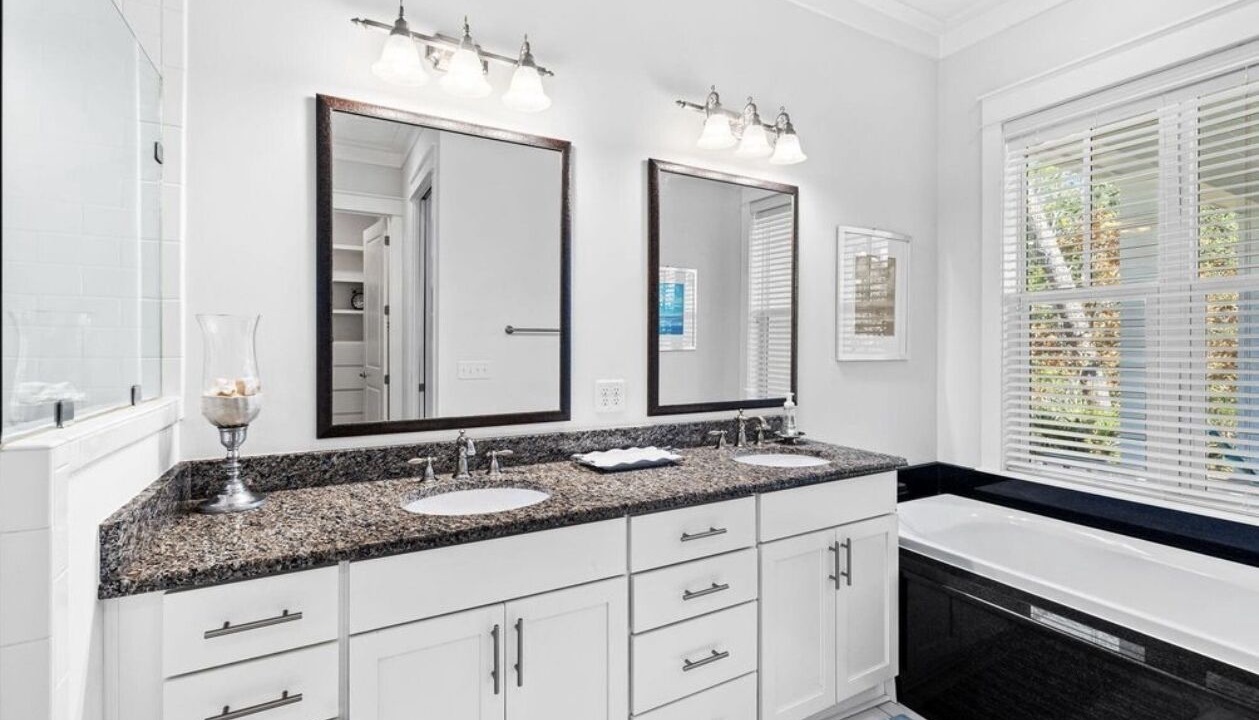 Photo of Bathroom in Lakeside at Blue Mountain Beach