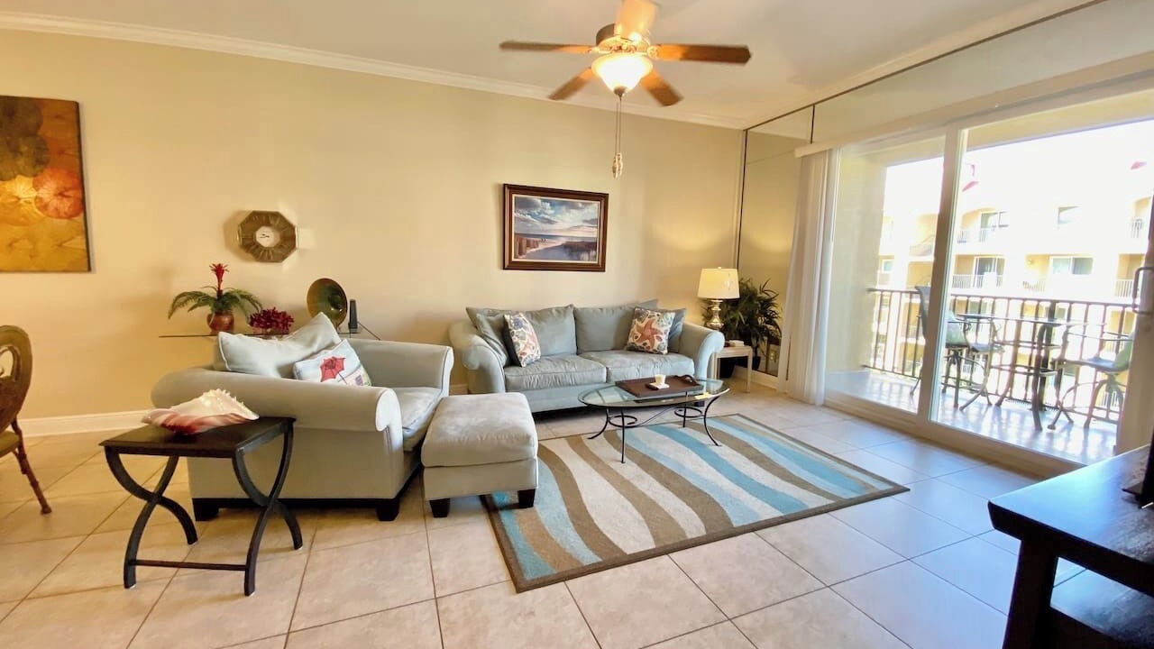 Photo of Livingroom in Henderson Point