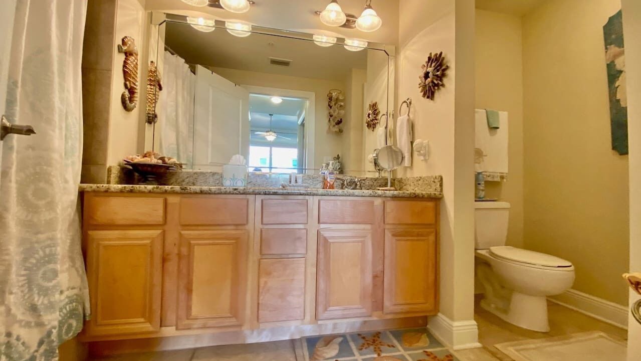 Photo of Bathroom in Henderson Point