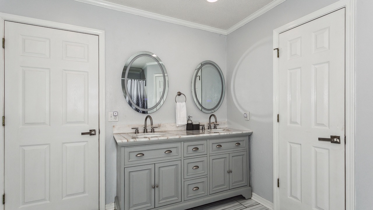 Photo of Bathroom in Chandelle First