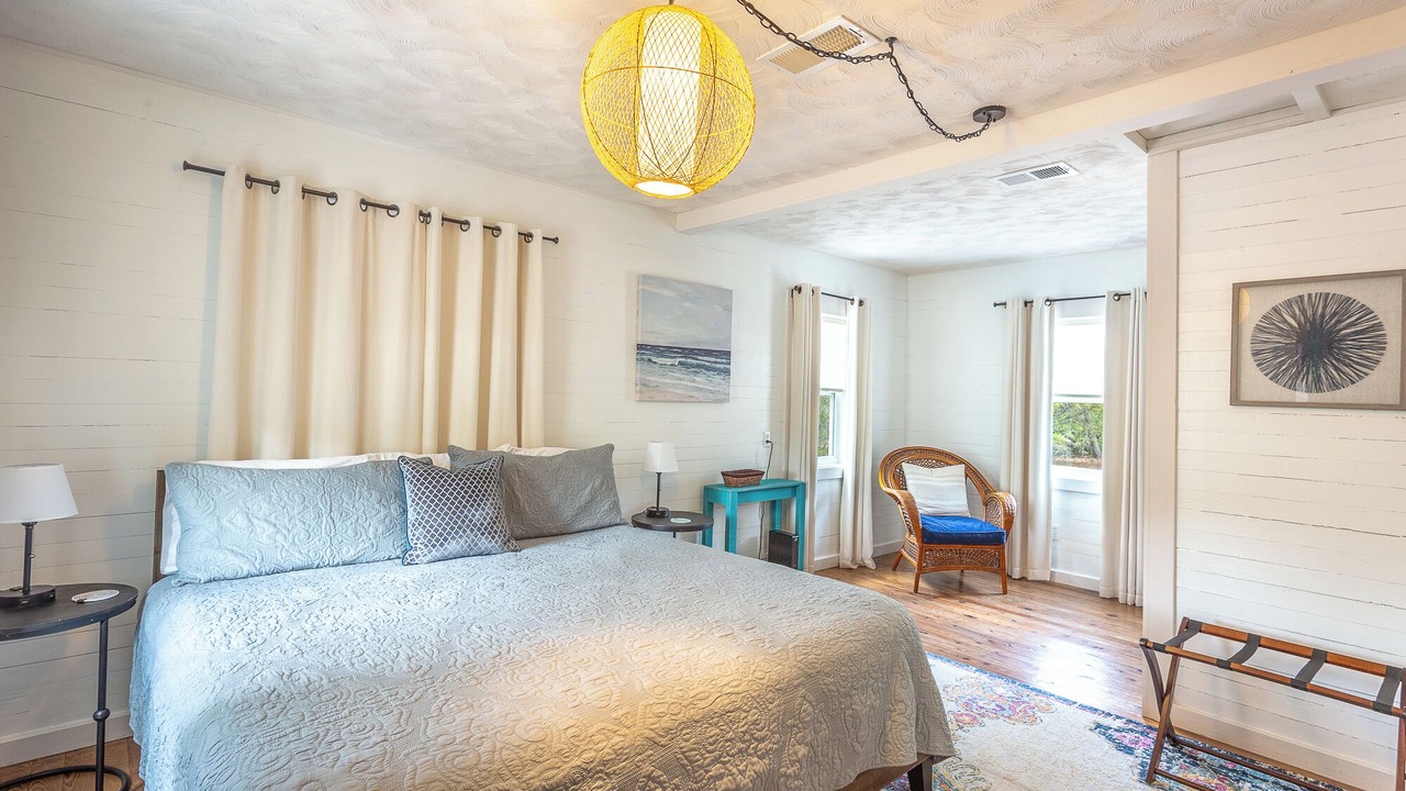 Photo of Bedroom in Eastpoint