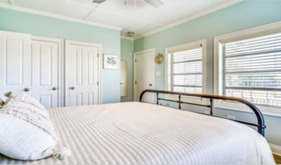Photo of Bedroom in Cypremort Point