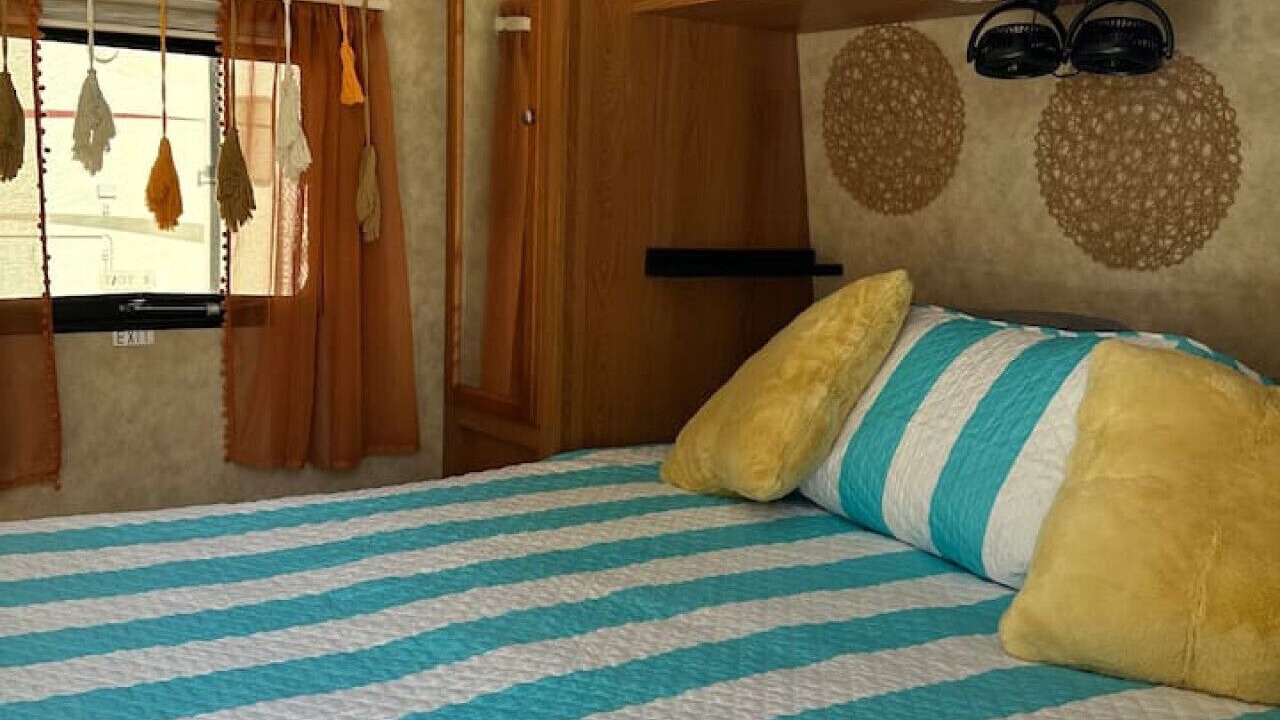 Photo of Bedroom in Redwood
