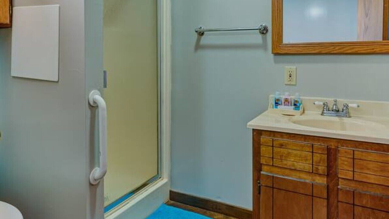 Photo of Bathroom in Redwood