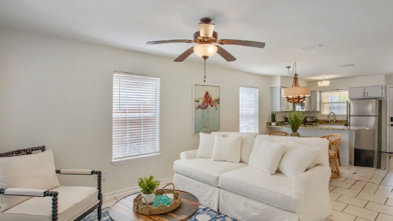 Photo of Livingroom in Thomas Drive