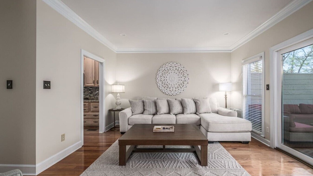 Photo of Livingroom in Hoover