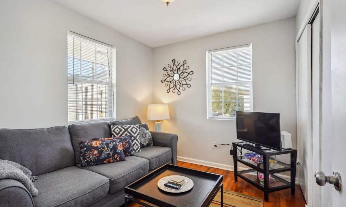 Photo of Livingroom in Seventh Ward