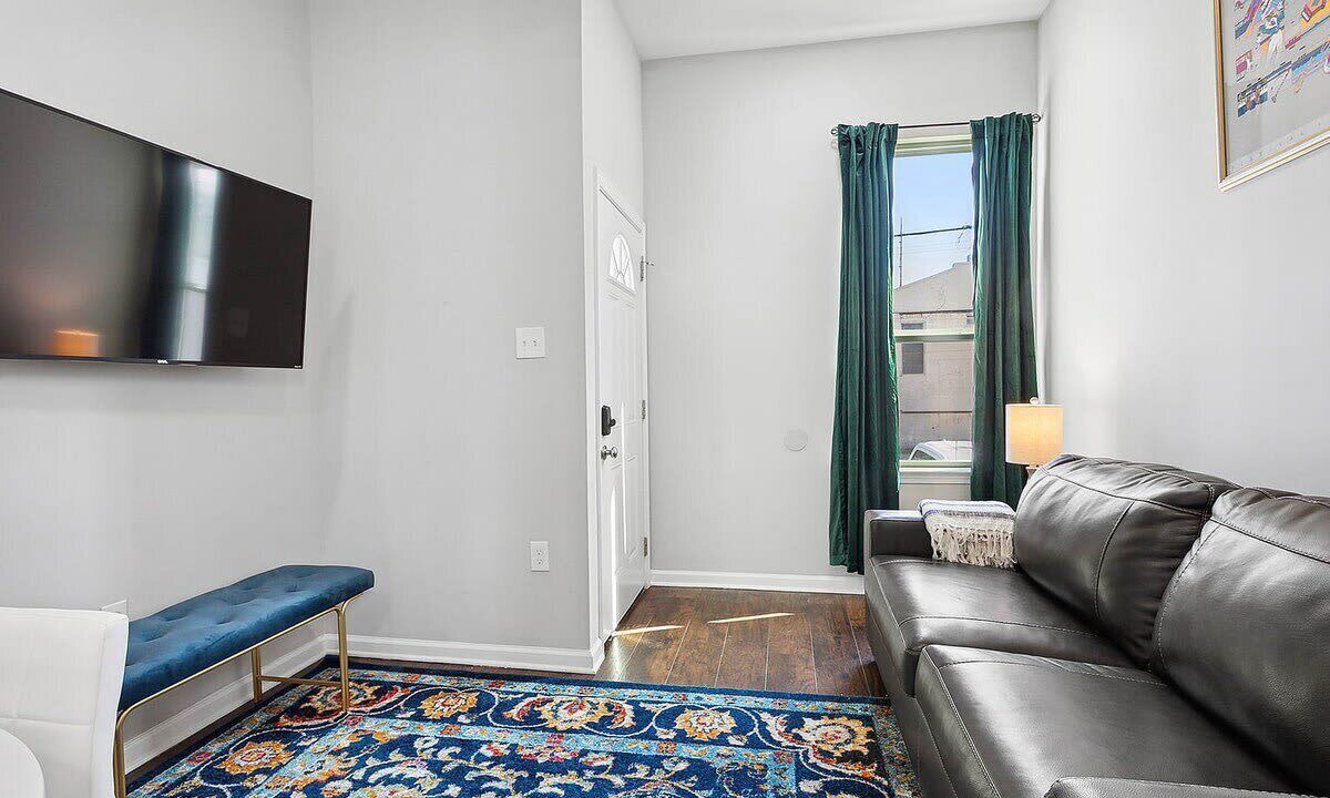 Photo of Livingroom in Mid-City