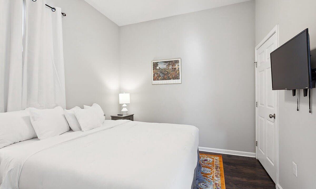Photo of Bedroom in Mid-City
