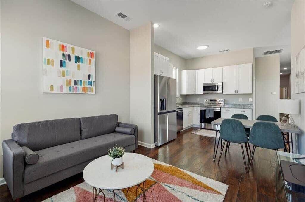 Photo of Livingroom in Mid-City