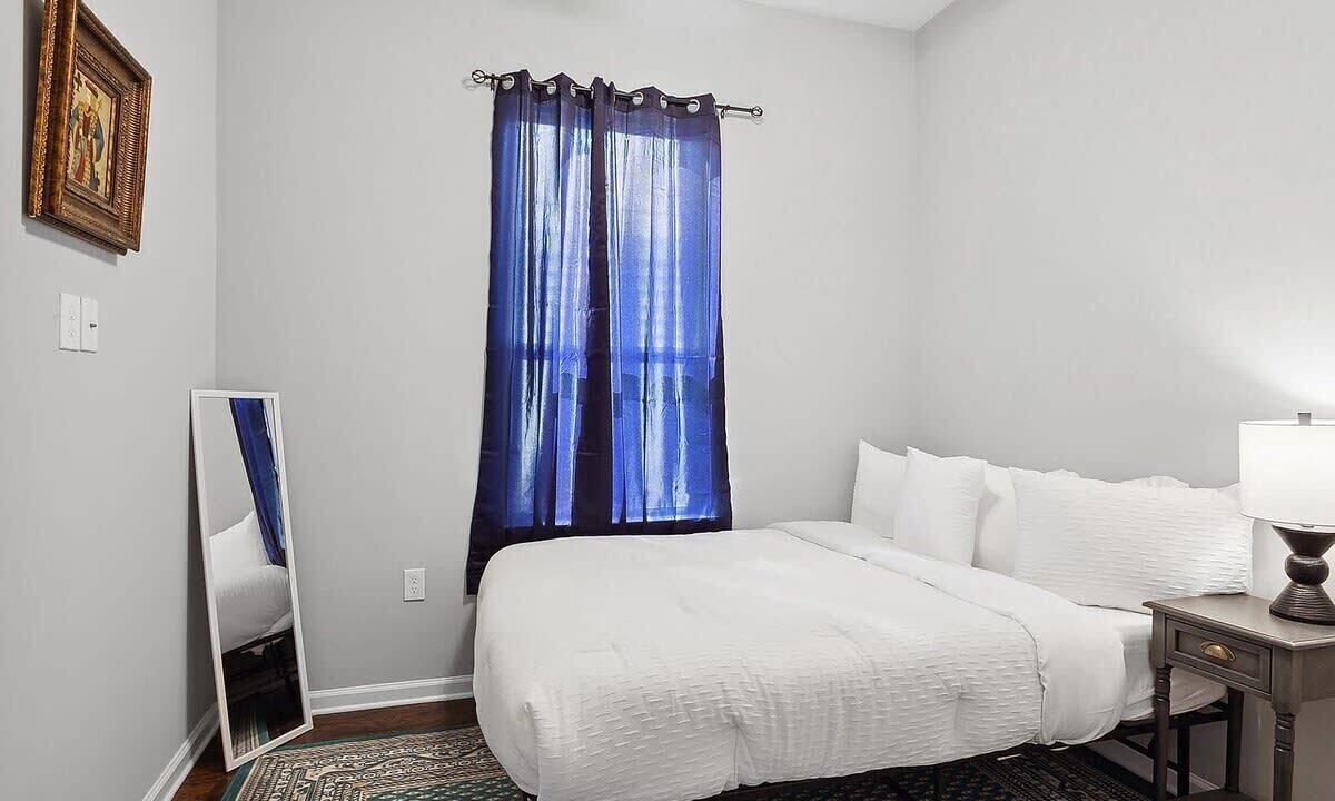 Photo of Bedroom in Mid-City