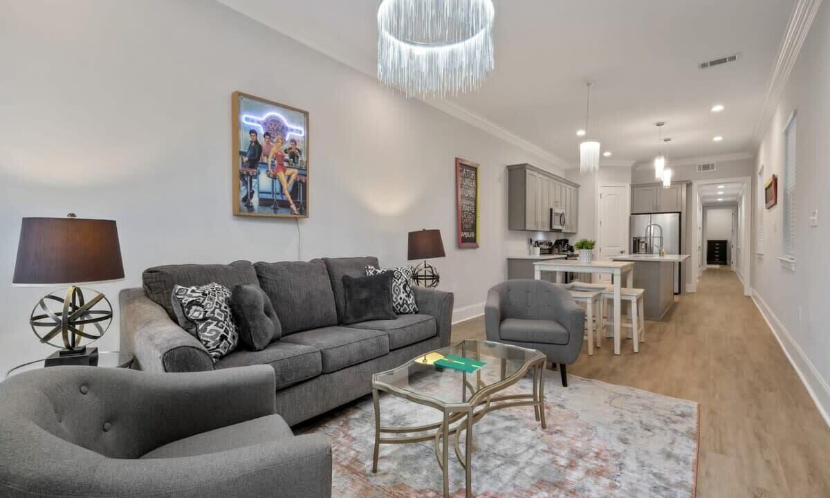 Photo of Livingroom in Mid-City