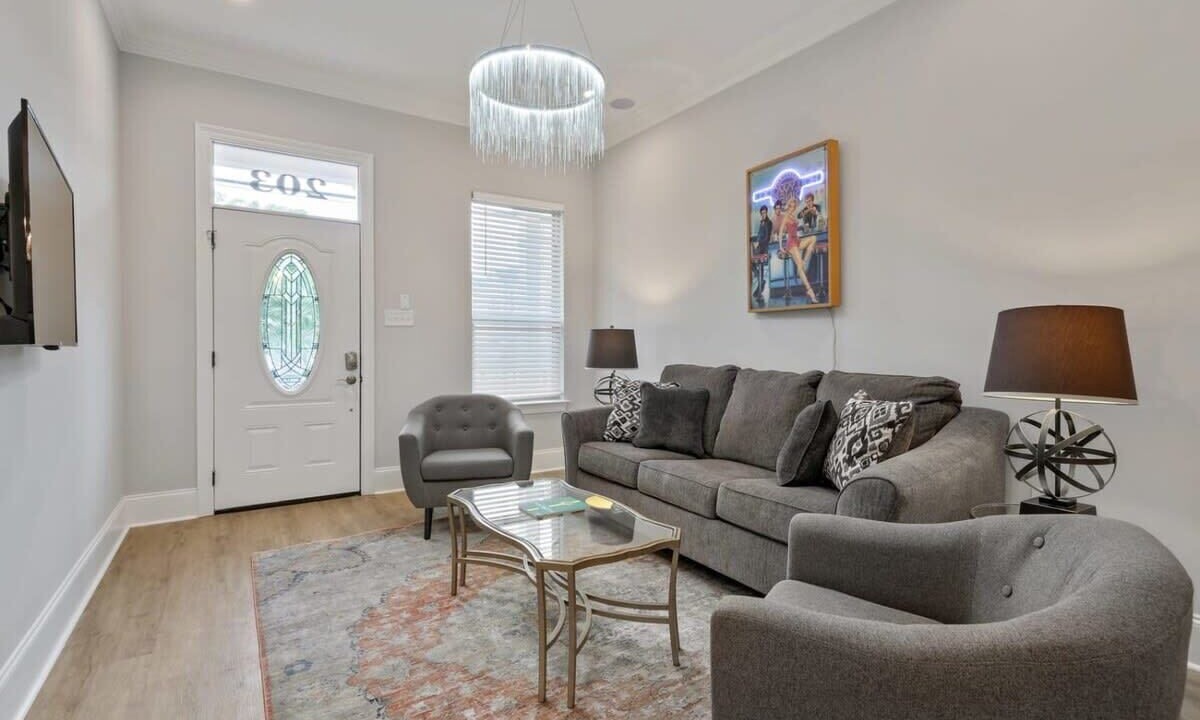 Photo of Livingroom in Mid-City
