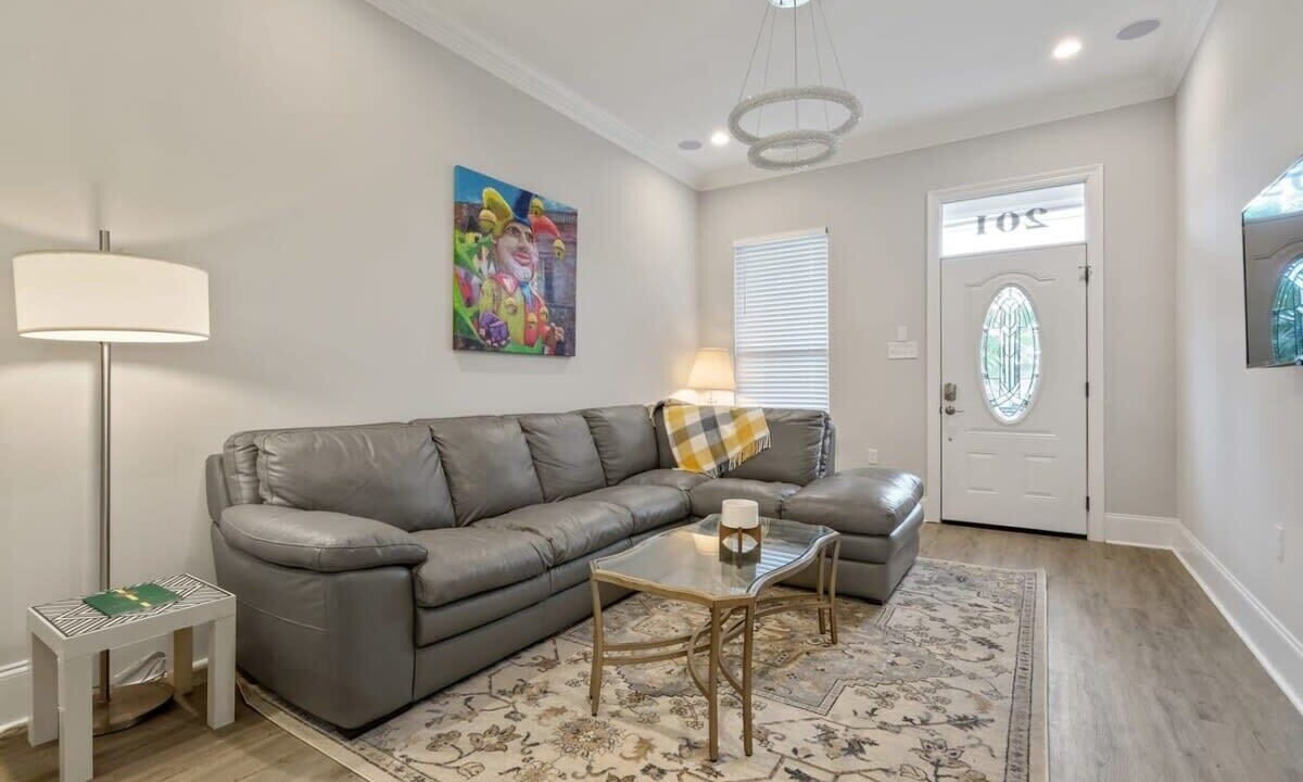 Photo of Livingroom in Mid-City