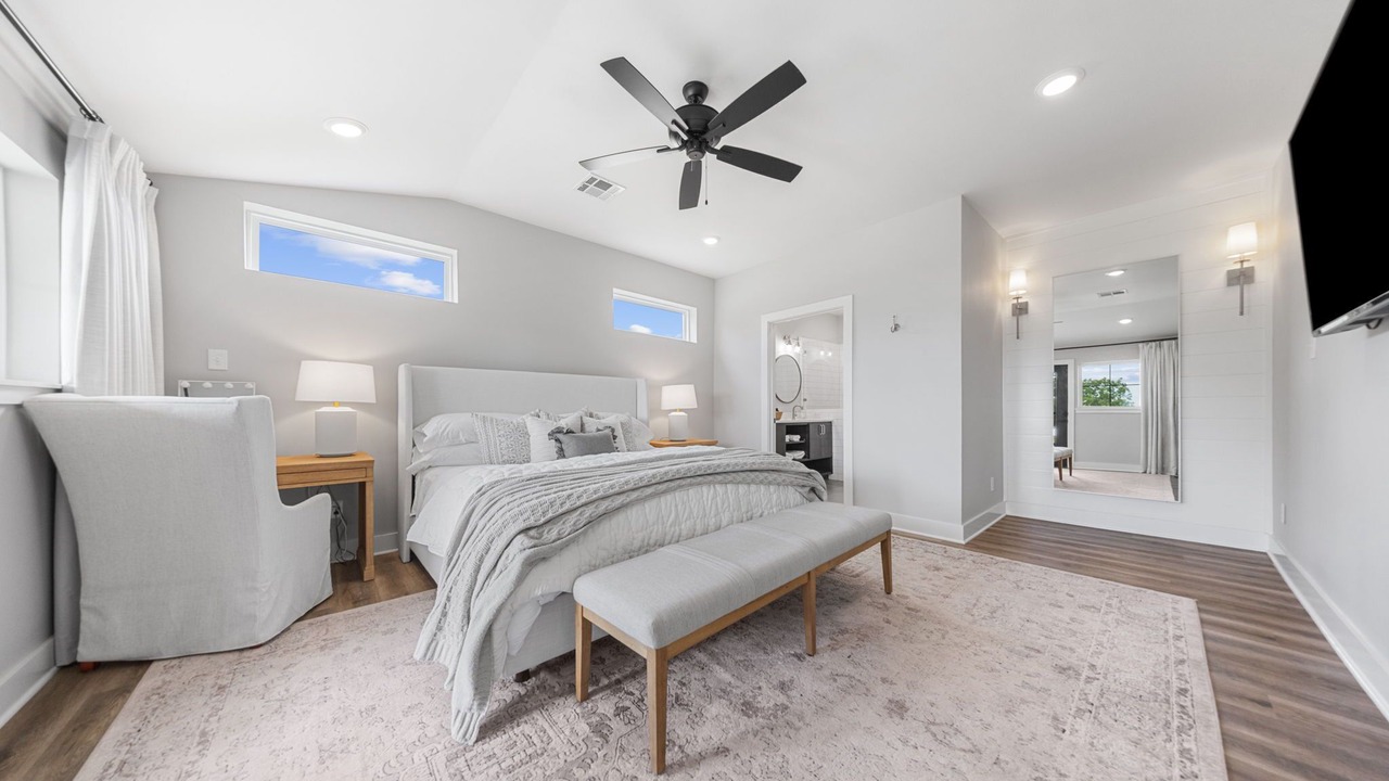 Photo of Bedroom in Leon Junction