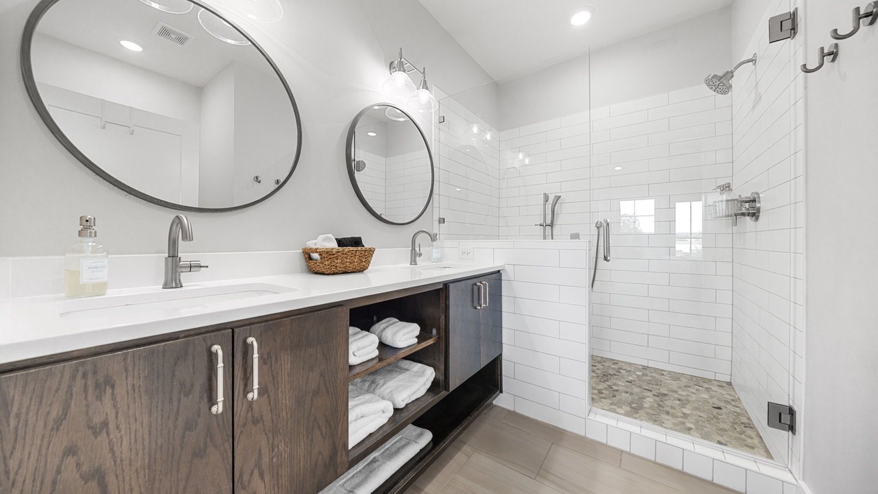 Photo of Bathroom in Leon Junction