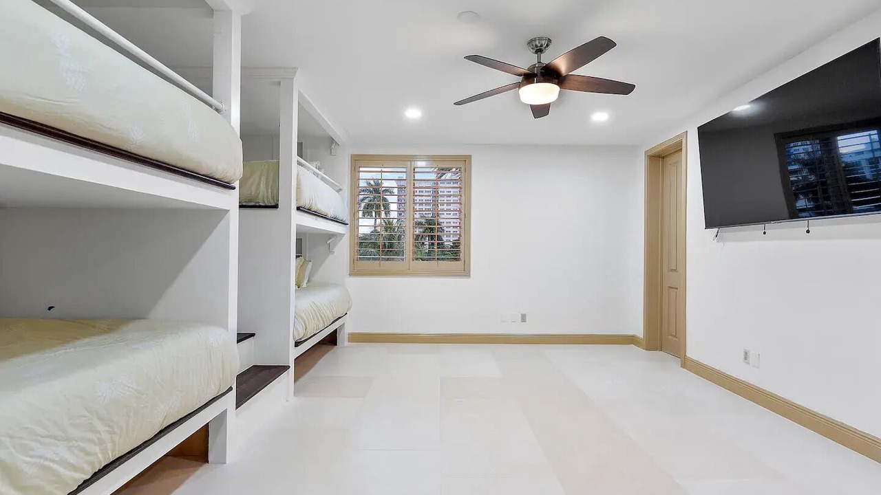 Photo of Bedroom in Riviera Isles