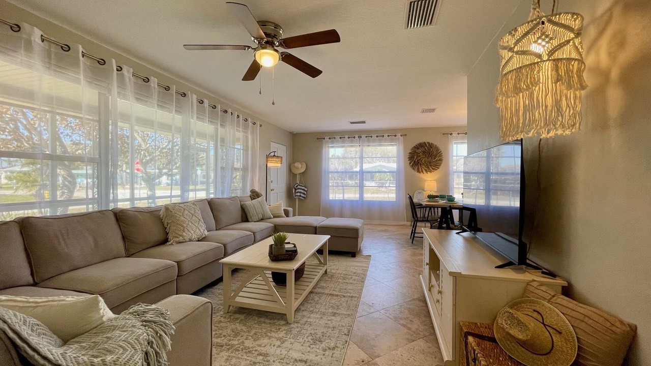 Photo of Livingroom in Daytona Beach