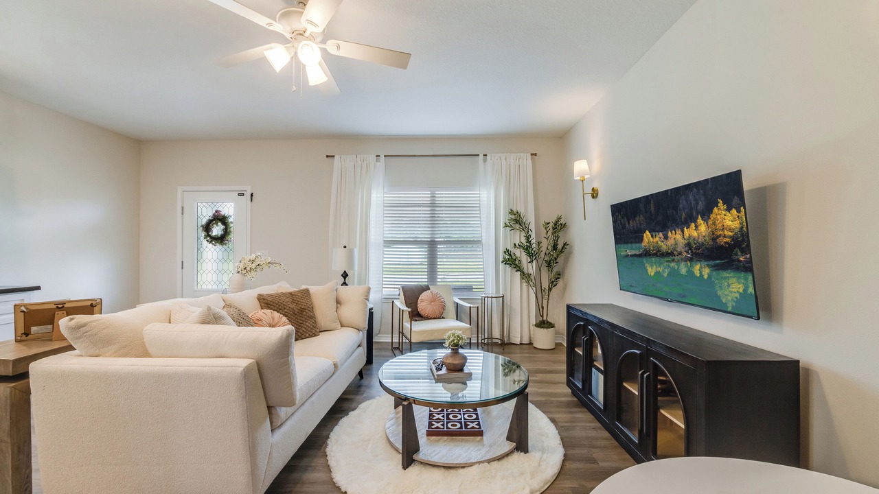 Photo of Livingroom in Laurel Hill