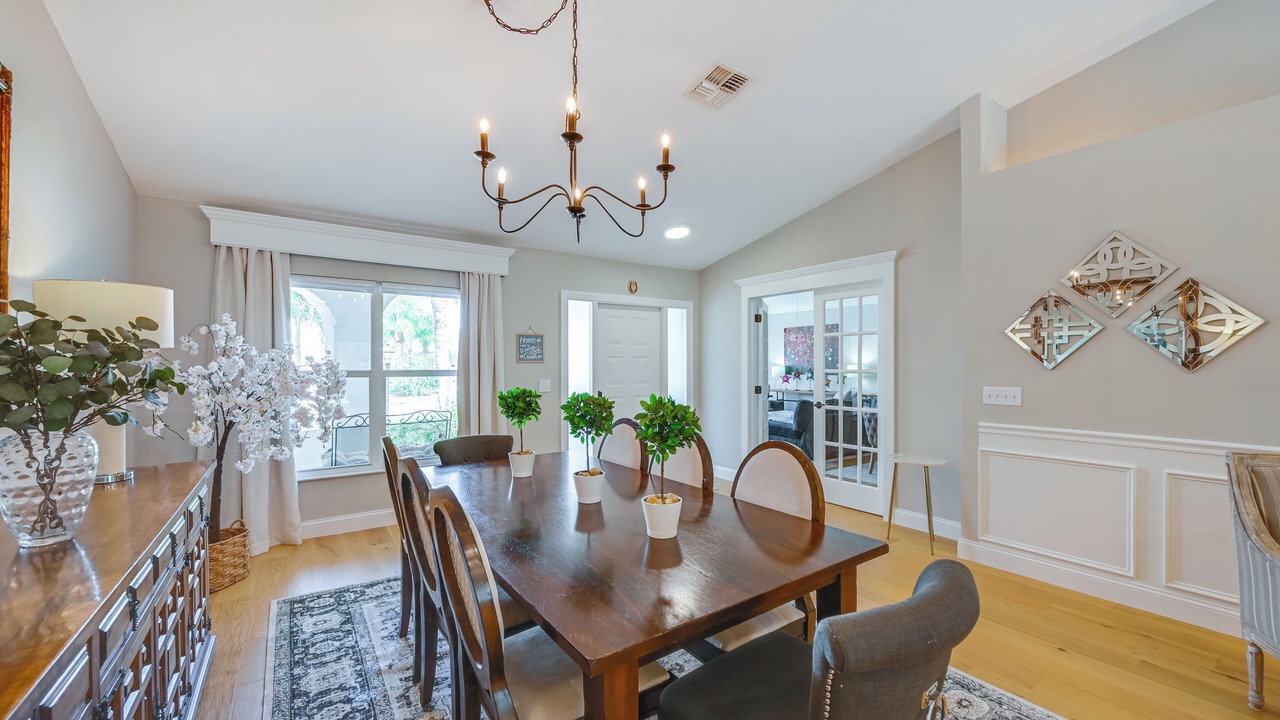 Photo of Livingroom in Crown Pointe