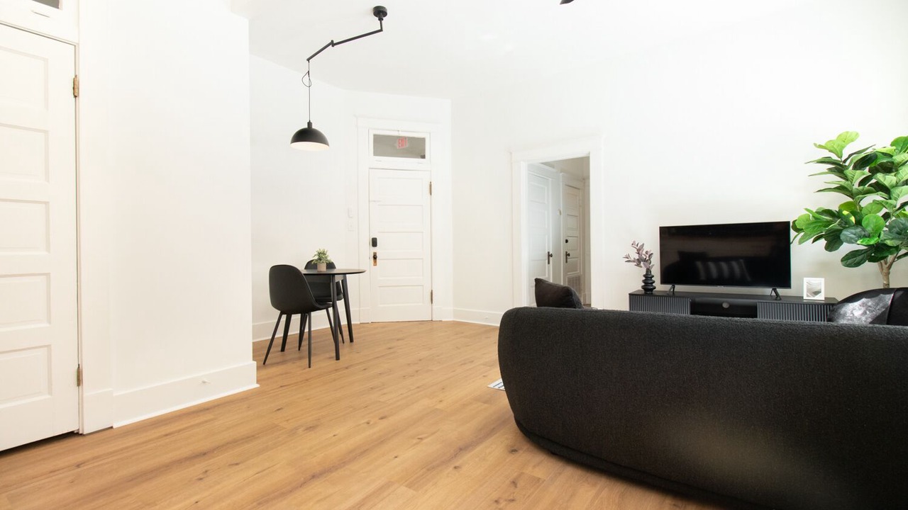 Photo of Livingroom in East of Broadway