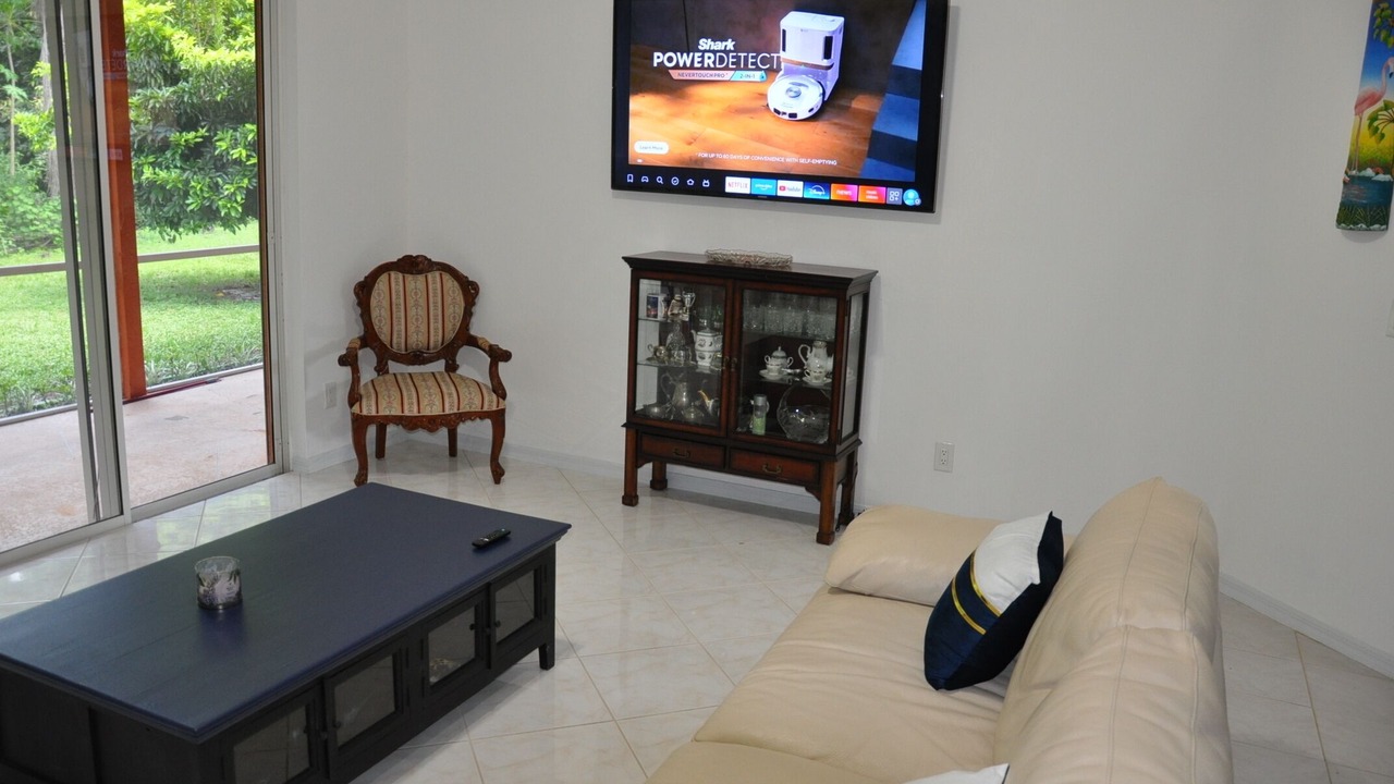 Photo of Livingroom in Crown Pointe