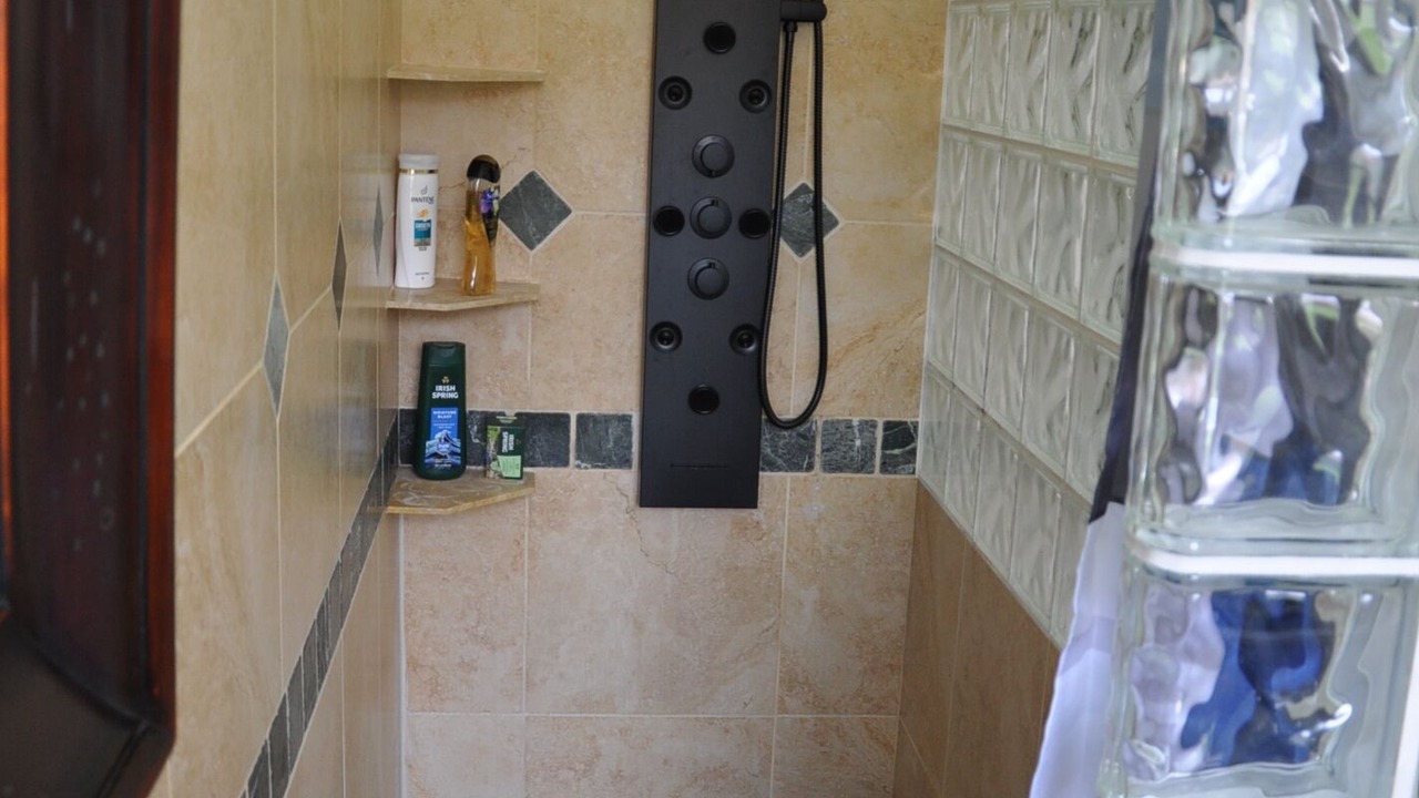 Photo of Bathroom in Crown Pointe