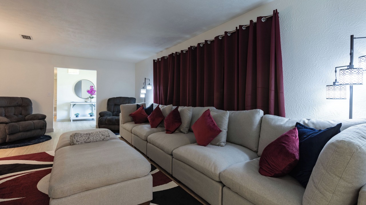Photo of Livingroom in Foley