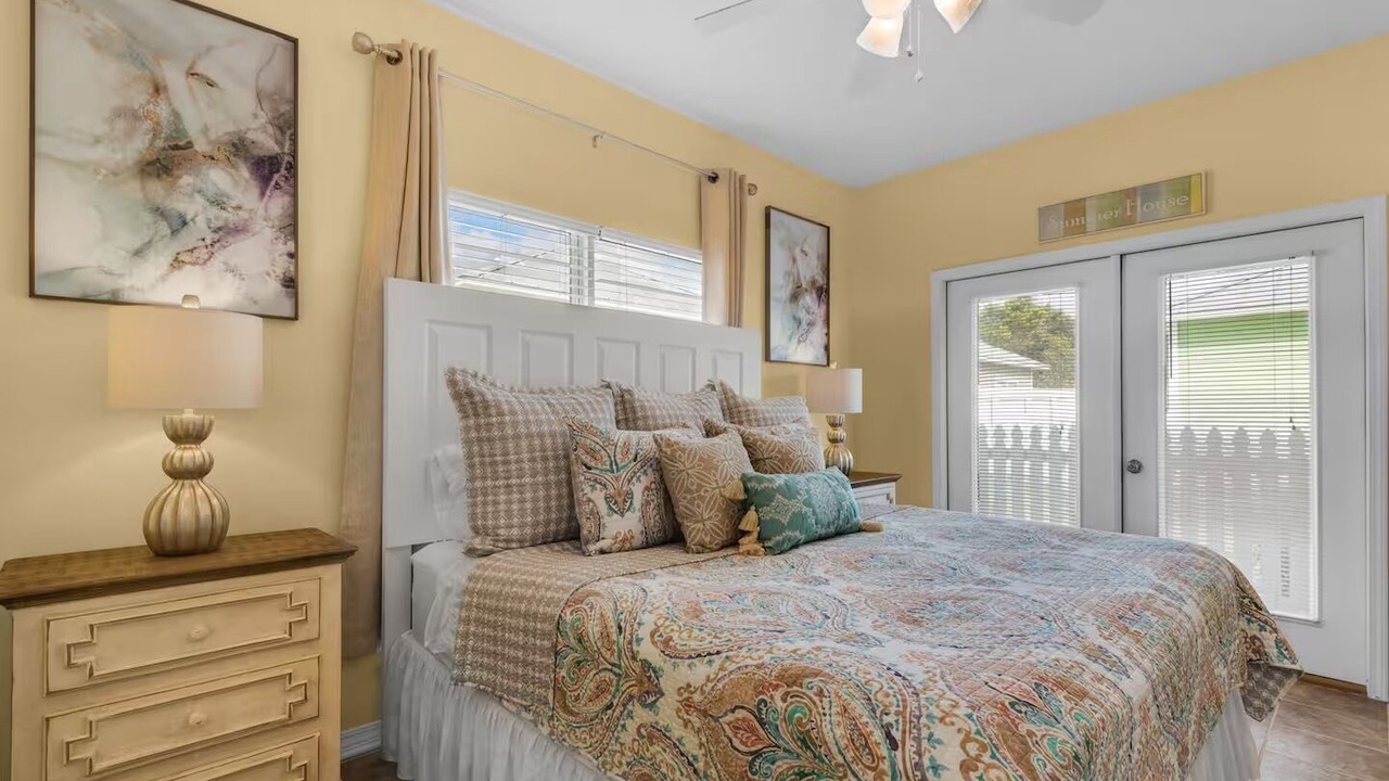 Photo of Bedroom in Crystal Beach