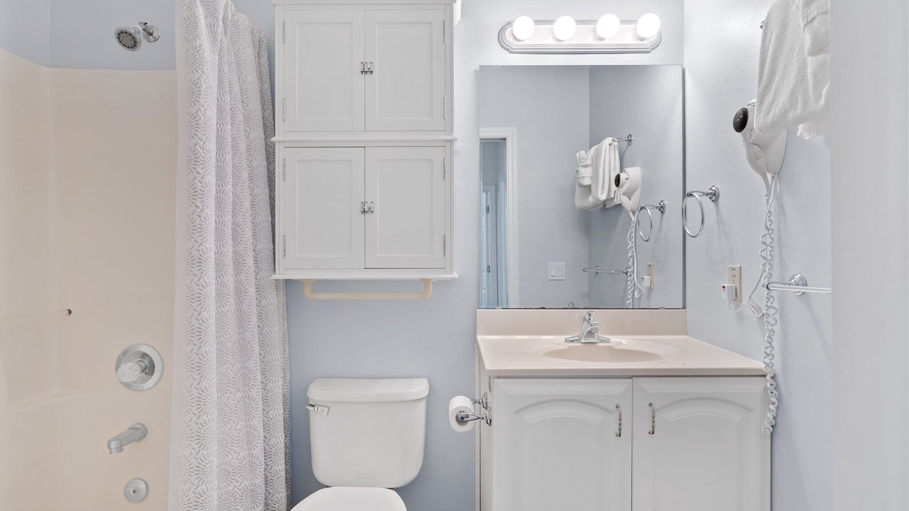 Photo of Bathroom in Clipper Cove
