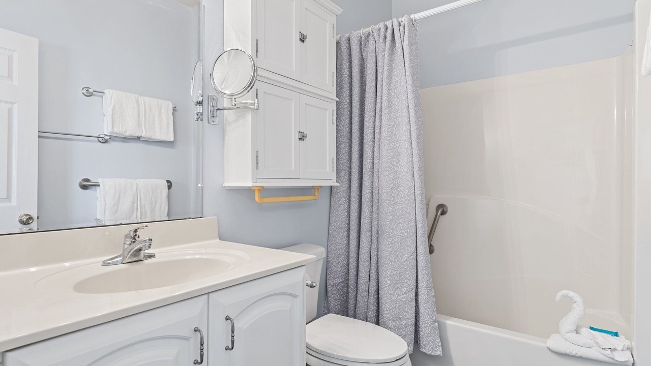 Photo of Bathroom in Clipper Cove