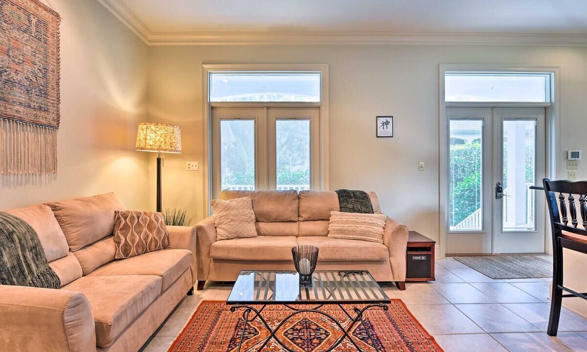 Photo of Livingroom in Lakeview
