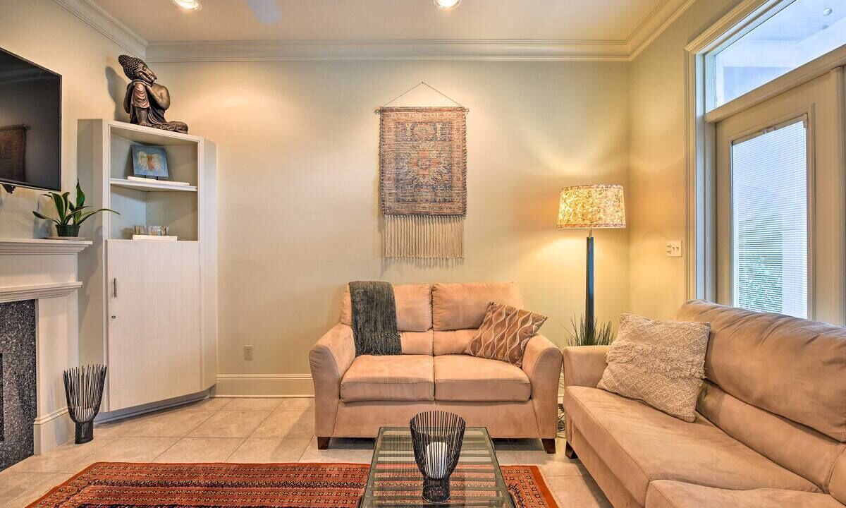 Photo of Livingroom in Lakeview