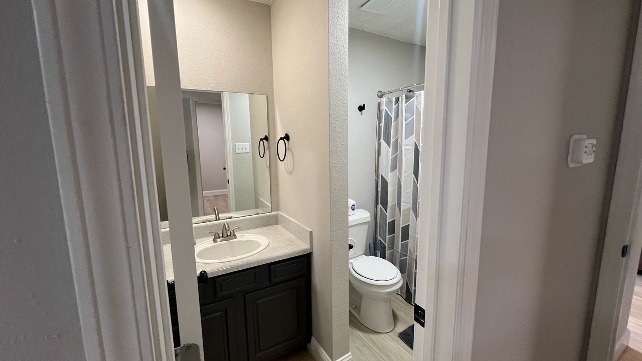 Photo of Bathroom in Oaks Historic District