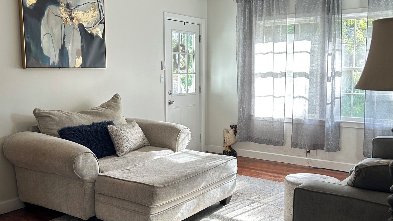 Photo of Livingroom in Lynn Haven