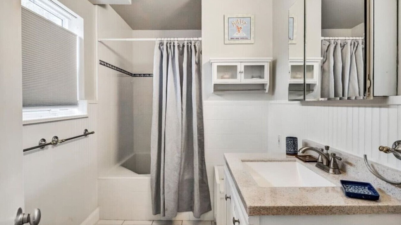 Photo of Bathroom in Lauderdale Beach