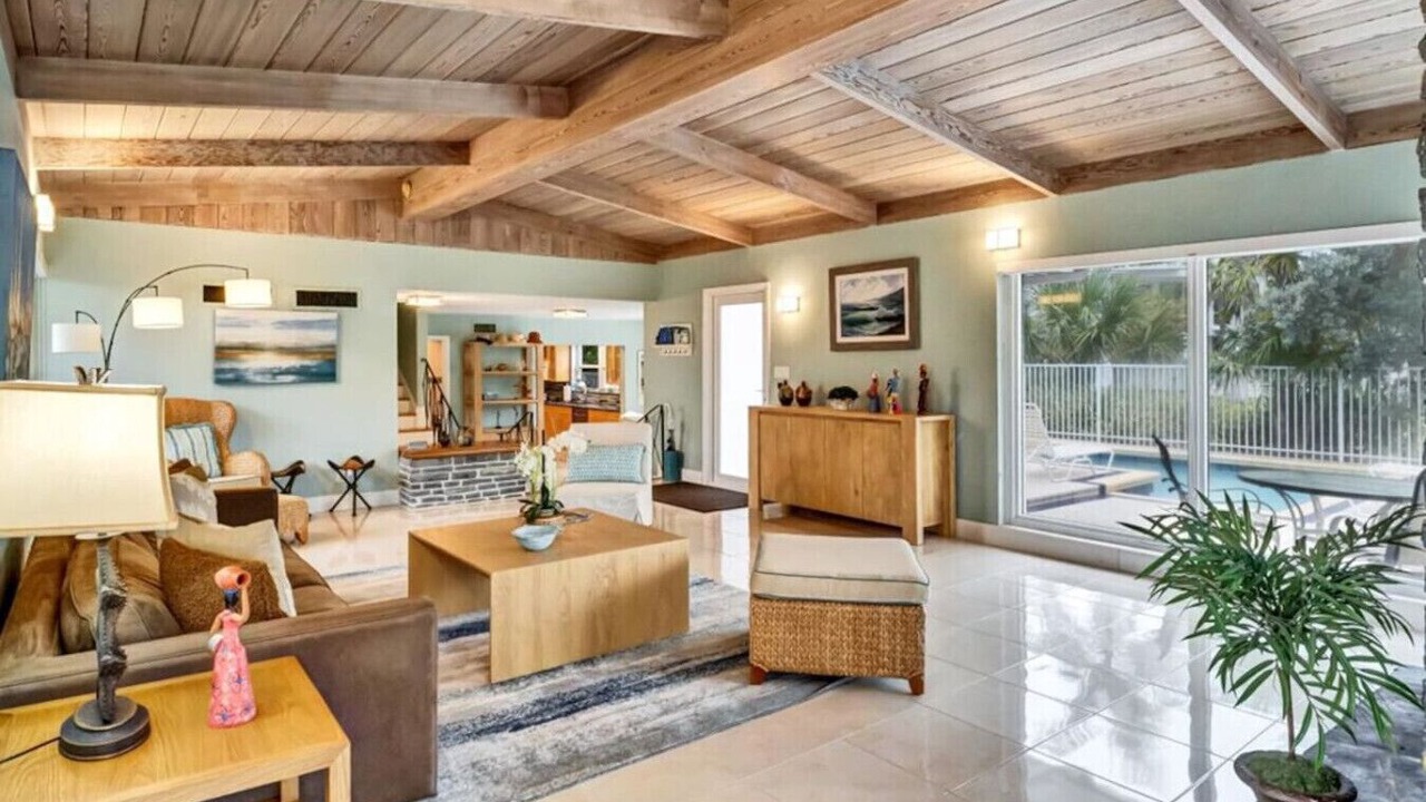 Photo of Livingroom in Lauderdale Beach
