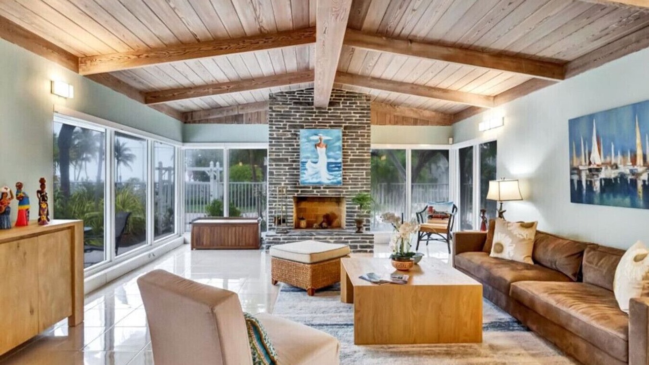 Photo of Livingroom in Lauderdale Beach