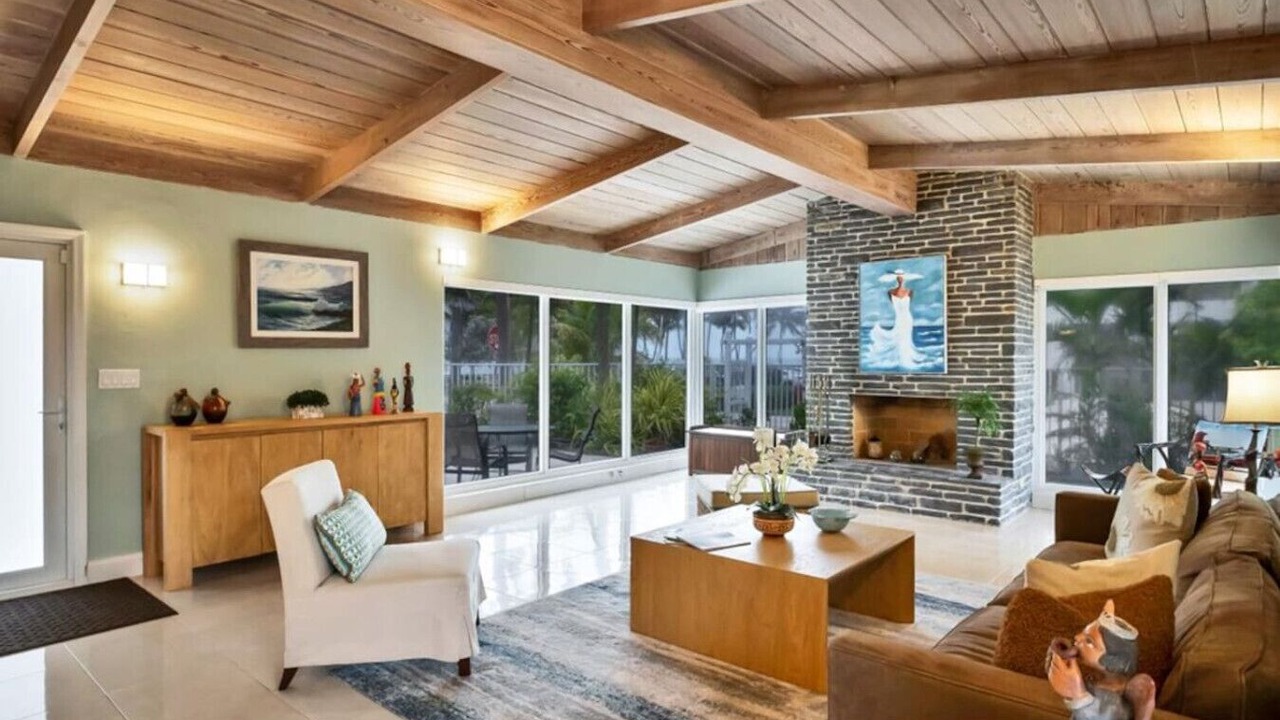 Photo of Livingroom in Lauderdale Beach