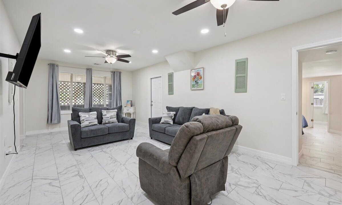 Photo of Livingroom in Bridge City