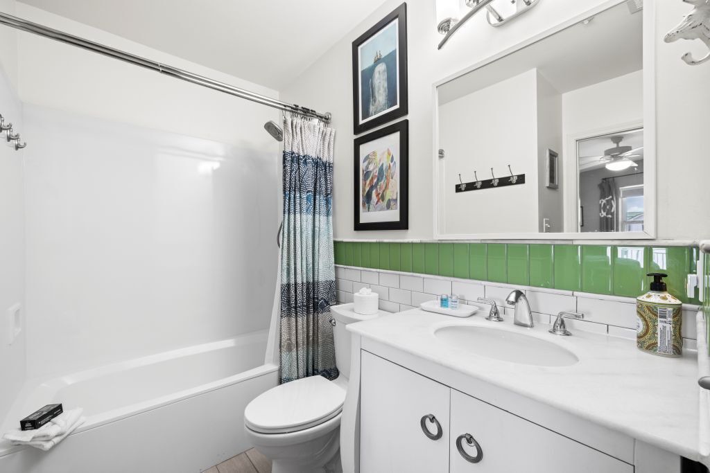 Photo of Bathroom in Avalon Beach Estates