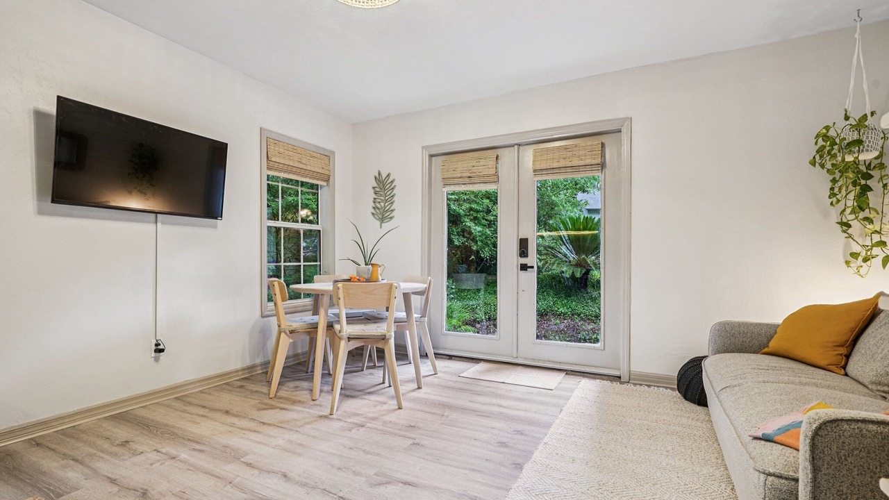 Photo of Livingroom in Gainesville