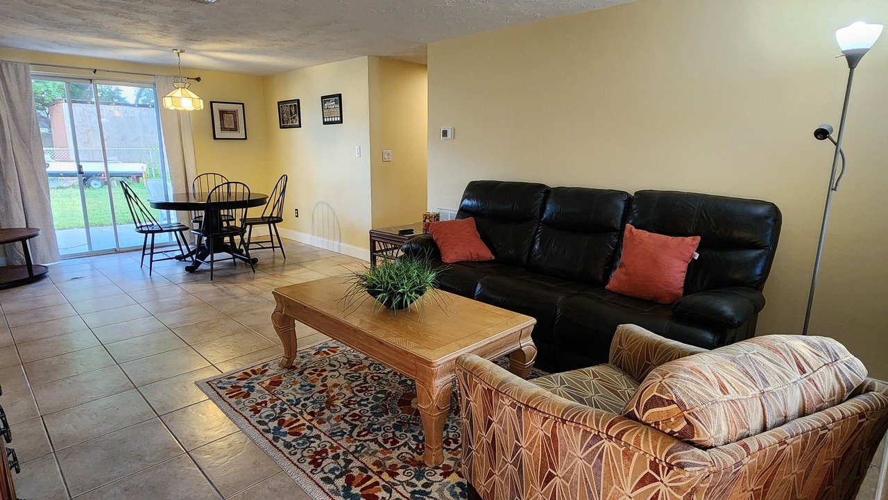 Photo of Livingroom in Aloha Gardens