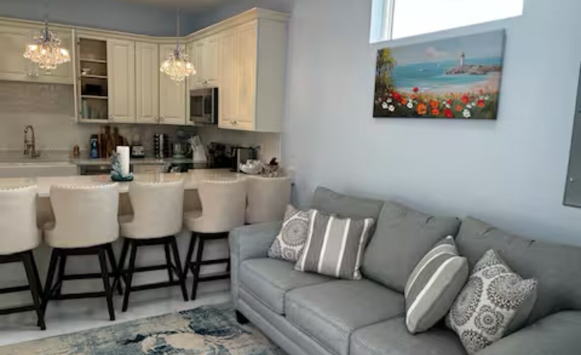Photo of Livingroom in Old East Hill