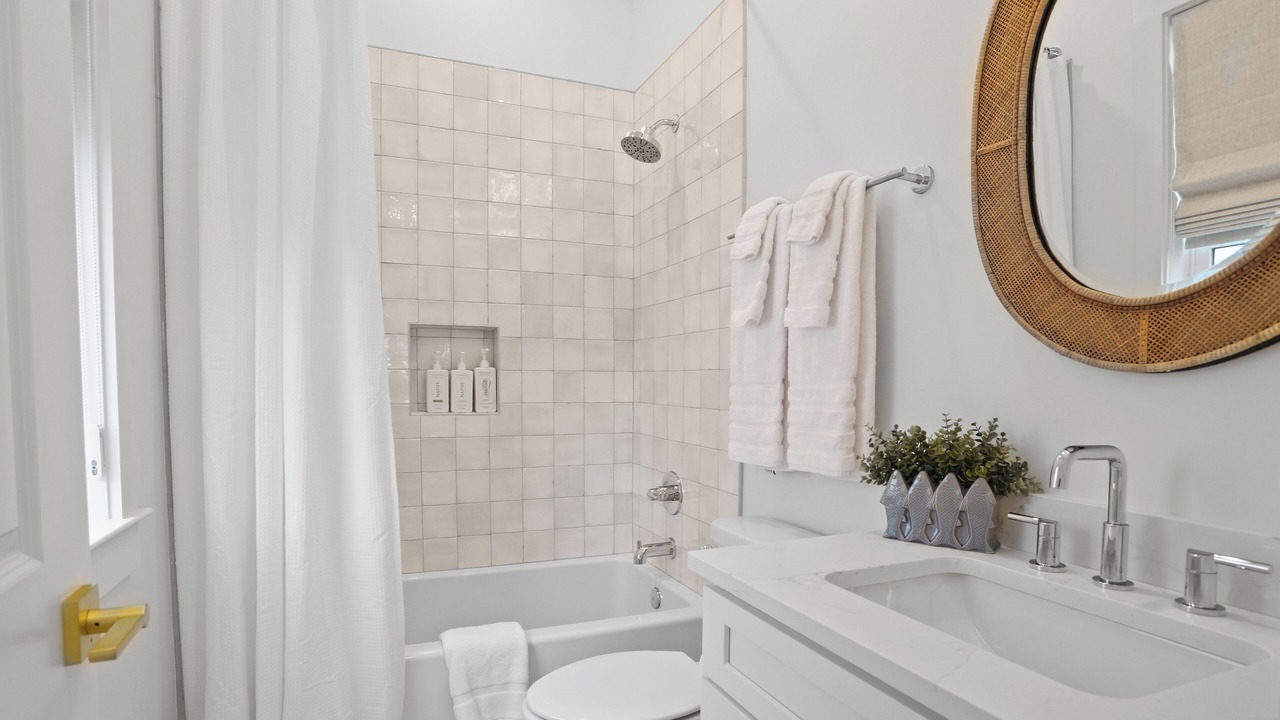Photo of Bathroom in Henderson Point