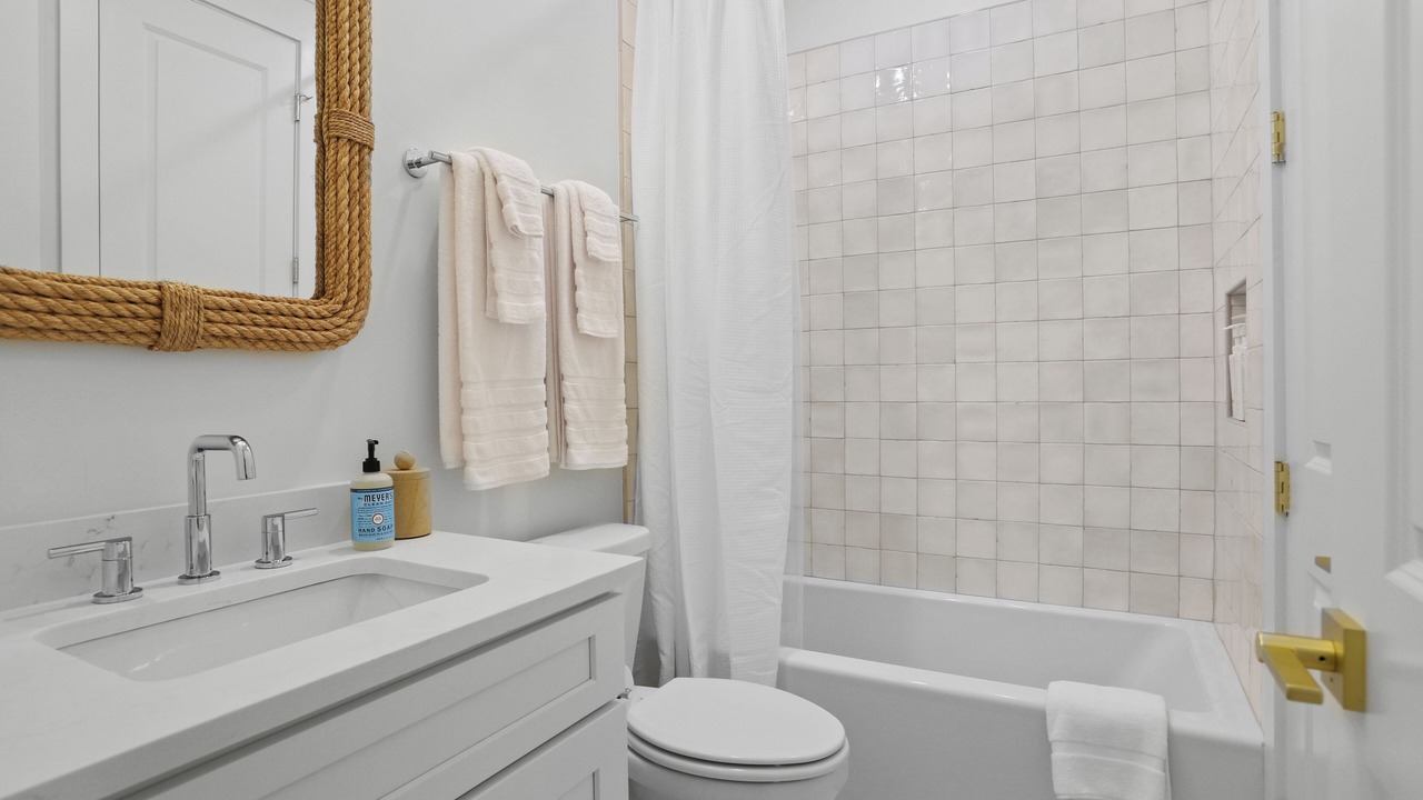 Photo of Bathroom in Henderson Point