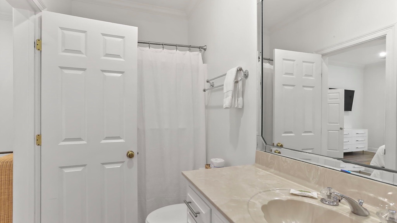 Photo of Bathroom in Oscar