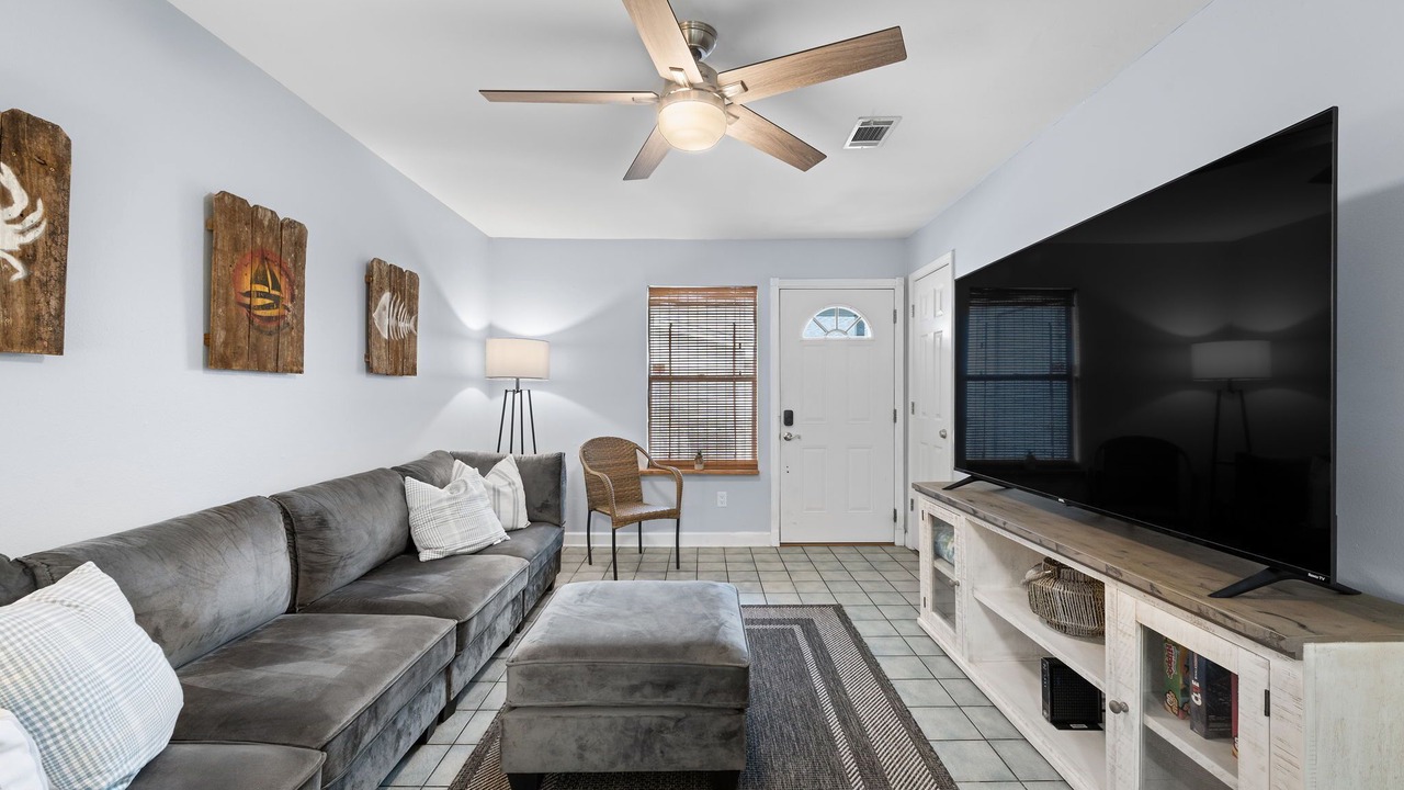 Photo of Livingroom in Gulf Breeze